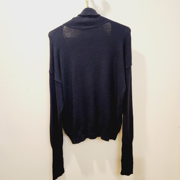 CYRUS Black VNeck Turf Long Sleeves Sweater size M - Picture 3 of 10